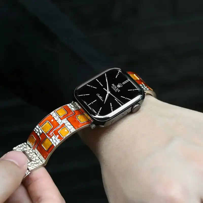 Vintage-style enamel curved metal strap