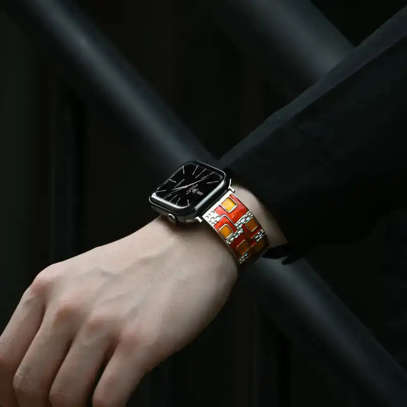 Vintage-style enamel curved metal strap