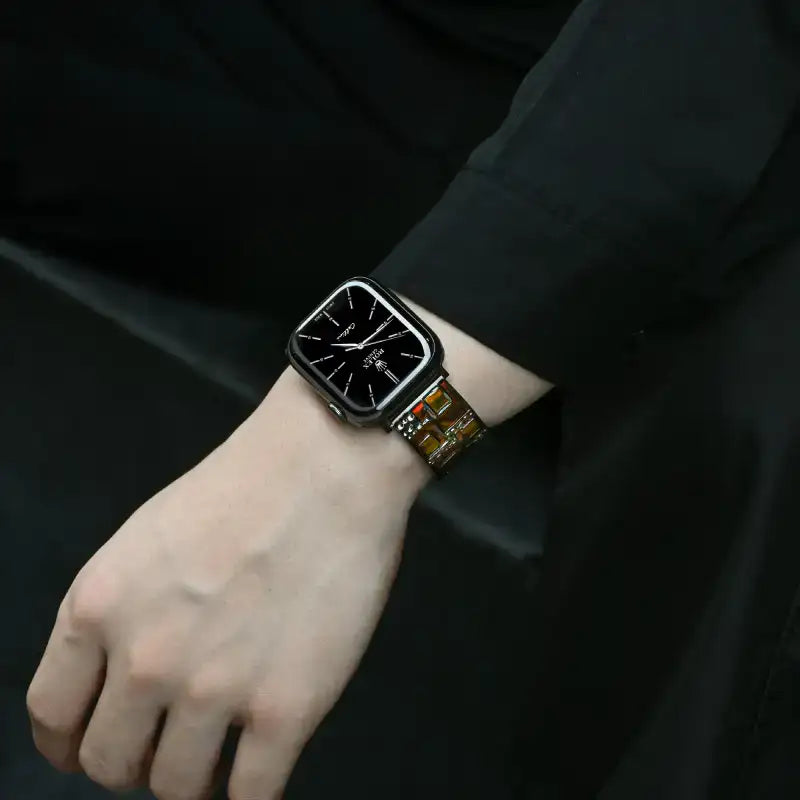 Vintage-style enamel curved metal strap