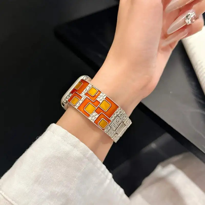 Vintage-style enamel curved metal strap