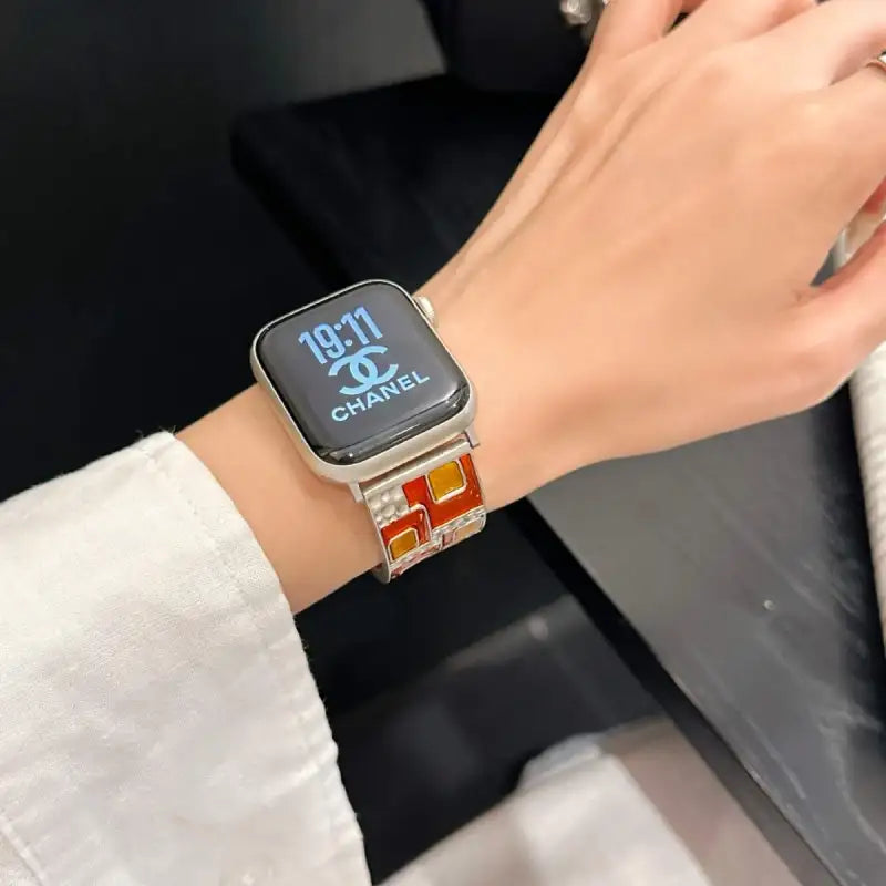Vintage-style enamel curved metal strap