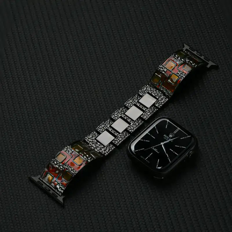 Vintage-style enamel curved metal strap