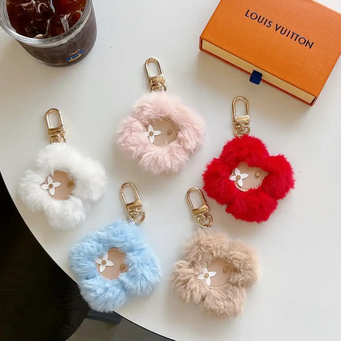Fashionable sunflower pendant