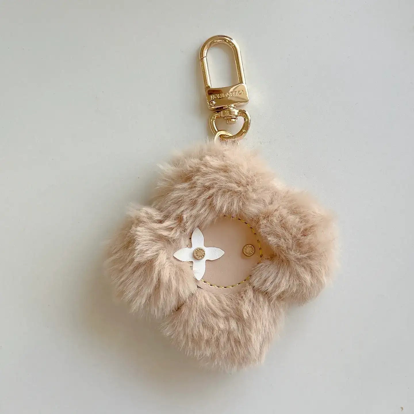 Fashionable sunflower pendant