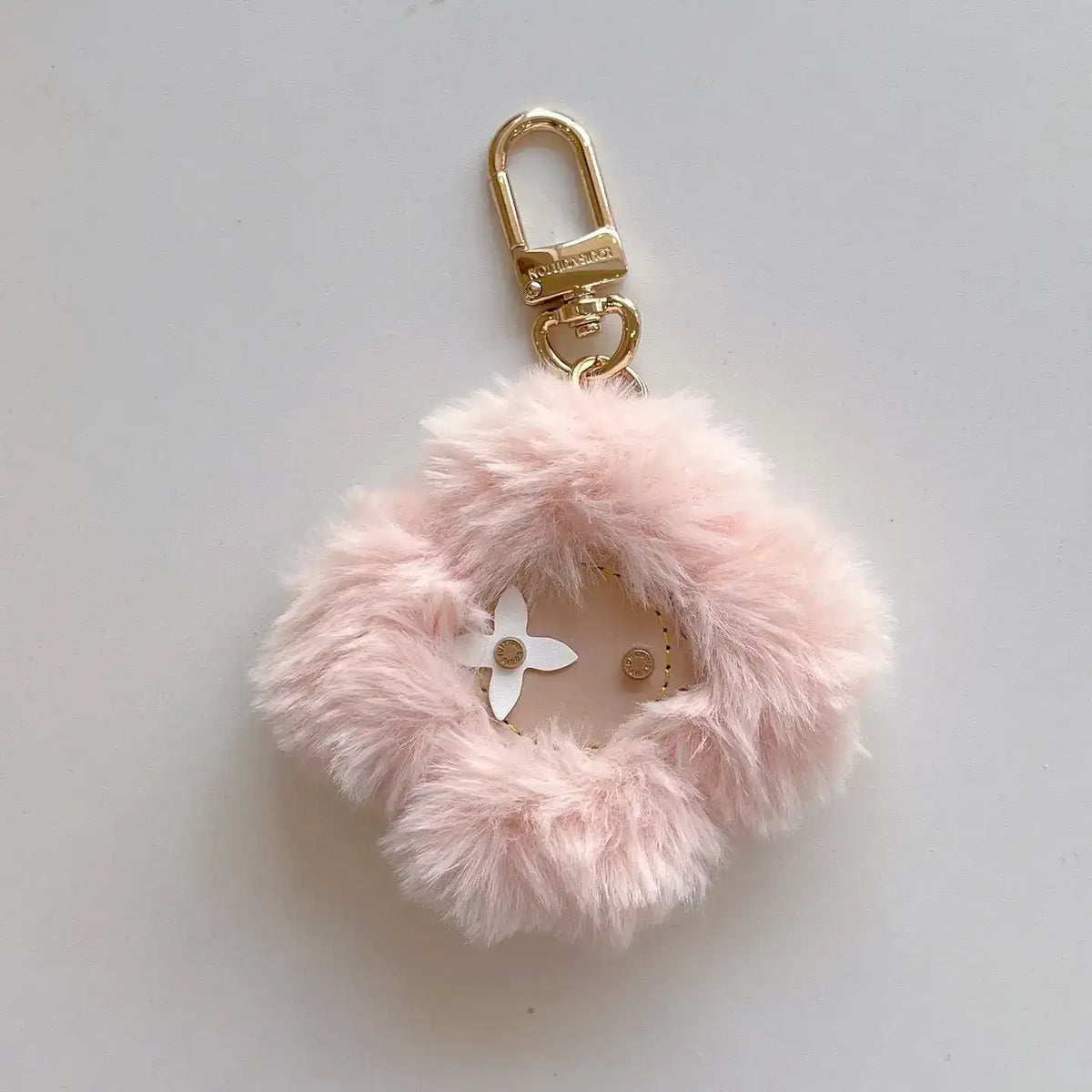 Fashionable sunflower pendant