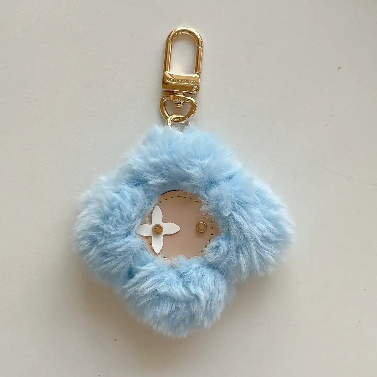Fashionable sunflower pendant